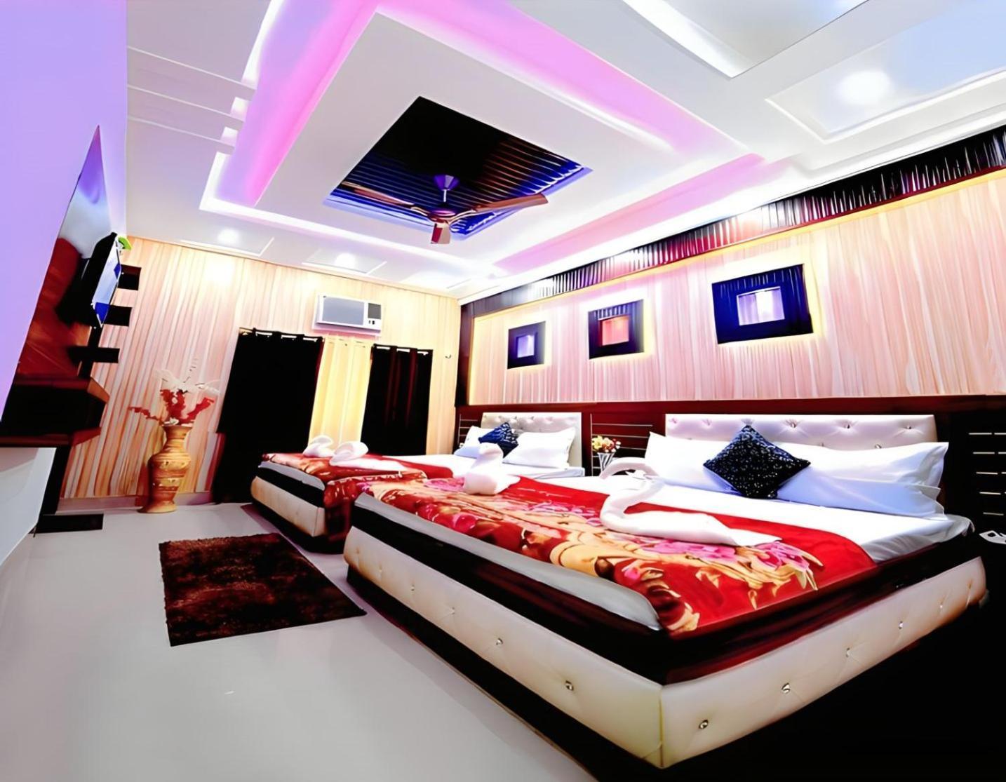 Taj Square A Luxurious Family Homestay Agra  Extérieur photo