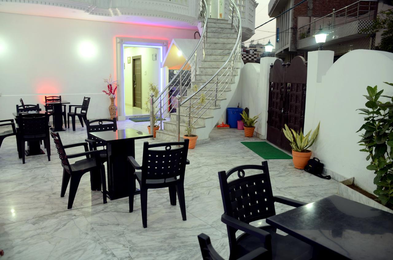 Taj Square A Luxurious Family Homestay Agra  Extérieur photo