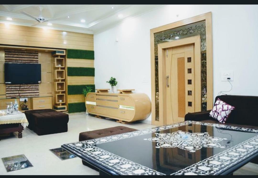Taj Square A Luxurious Family Homestay Agra  Extérieur photo
